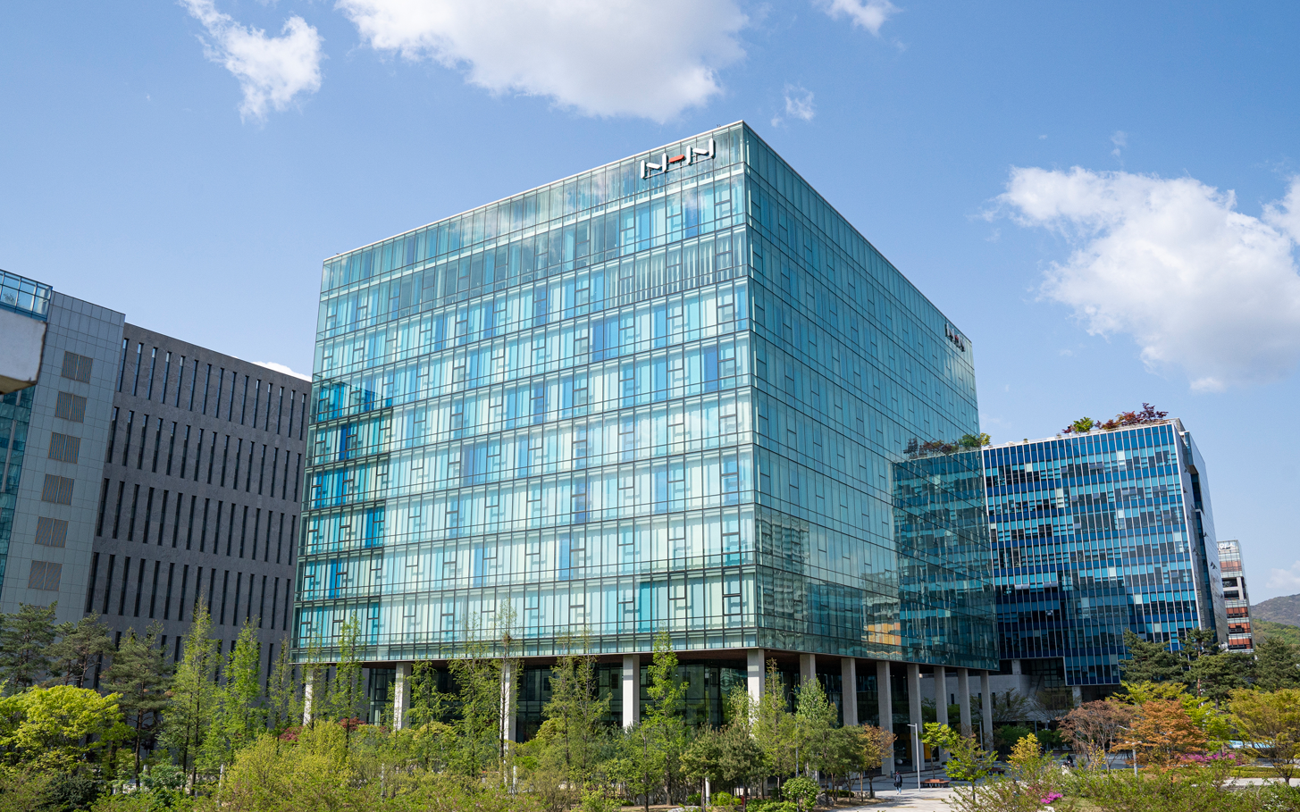 엔에이치엔(주) 대표이미지