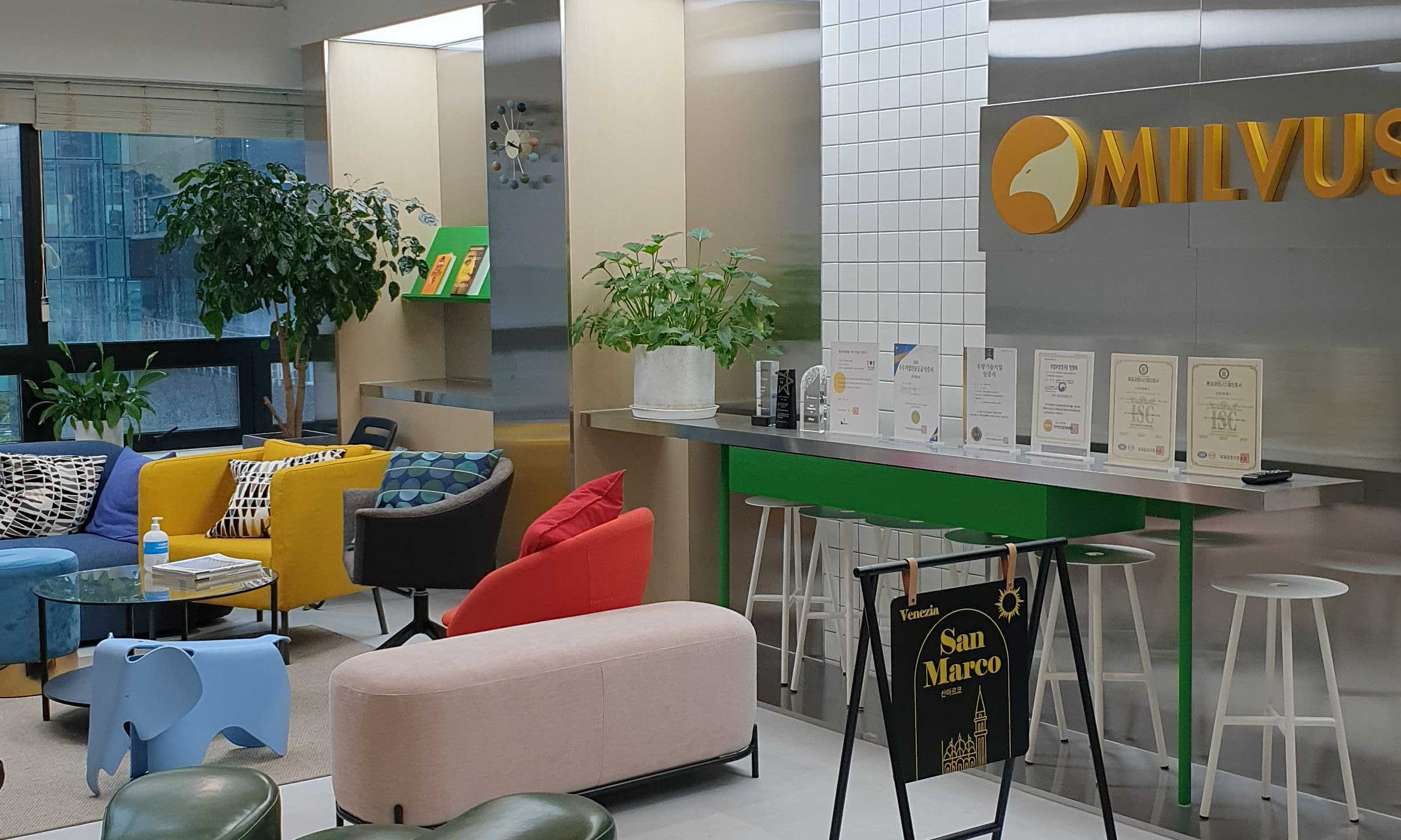 (주)밀버스 대표이미지